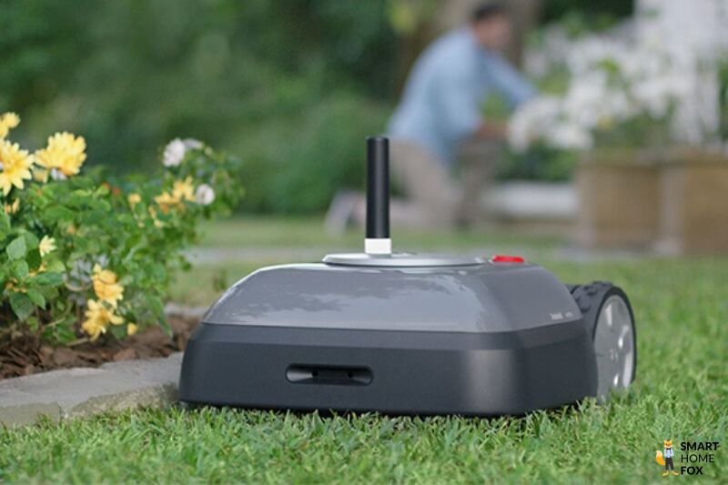 iRobot Terra T7 Mähroboter ist zu sehen.